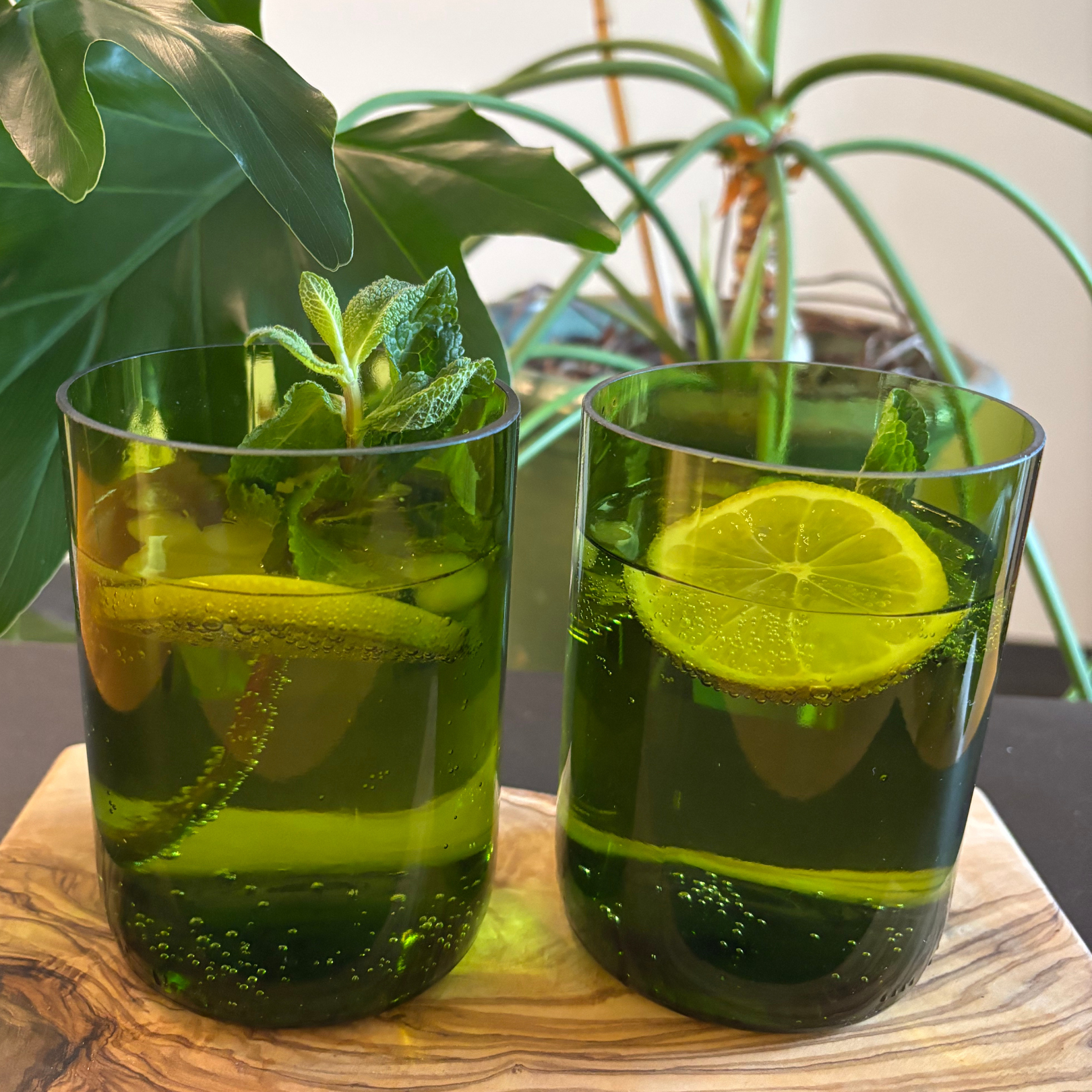 Trinkgläser handgefertigt grün 350ml recycelt Glas Geschirr Wasser Gastro Sets verfügbar